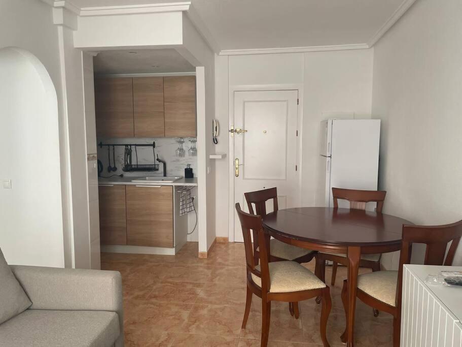 Cozy Apartment 5 Mins To Beach Torrevieja Ngoại thất bức ảnh