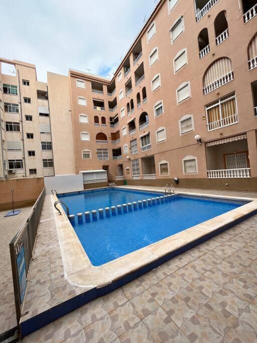 Cozy Apartment 5 Mins To Beach Torrevieja Ngoại thất bức ảnh